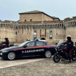 Carabinieri davanti alla Rocca Roveresca