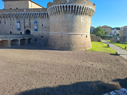 Rigenerazione prato Rocca Roveresca