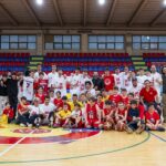 Foto di gruppo per la Pallacanestro Goldengas Senigallia dopo la vittoria con Palestrina