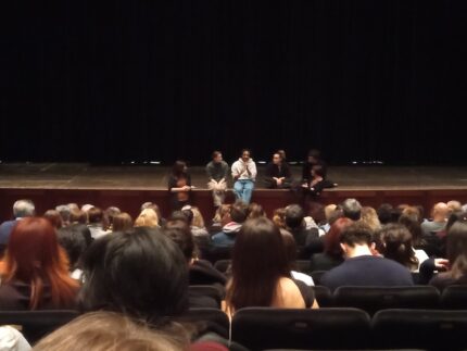 Studenti del Liceo "Medi" impegnati nel progetto "Scuola di platea"