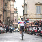 Tommaso Cingolani in trionfo a Ostra