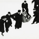 Una foto di Mario Giacomelli dalla serie "Io non ho mani che mi accarezzino il volto"