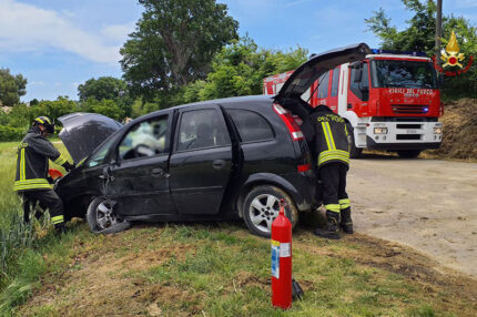 Incidente a Corinaldo in via Madonna del Piano: l'intervento dei Vigili del Fuoco