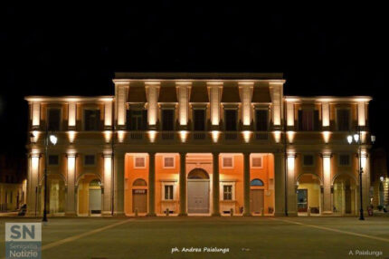 Palazzo Micciarelli (ex Filanda) di notte - Foto Andrea Paialunga