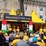 Tenda gialla di Scientology a Senigallia