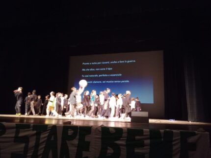 Studenti dell'IC "Giacomelli" sul palco del teatro La Fenice