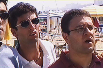 2 banane, 2 mele e 3 arance!