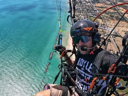 Felix Baumgartner in volo sulla costa del Fermano