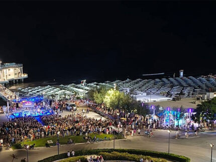 Piazzale della Libertà durante gli eventi per festeggiare i 92 anni della Rotonda a Mare