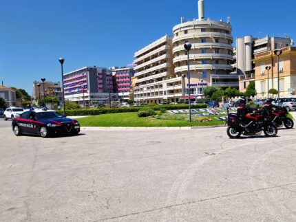 Carabinieri in piazzale della Libertà