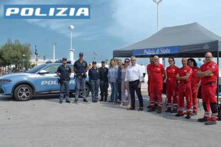 Polizia di Stato in piazzale della Libertà