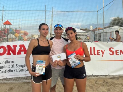 Vincitrici del torneo di beach volley Summer Beach