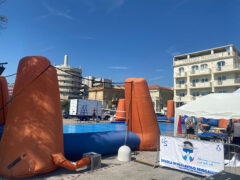 allestimento campi Us di fronte la Rotonda