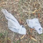 Calzini abbandonati da alcuni campeggiatori a Genga