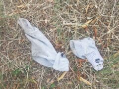 Calzini abbandonati da alcuni campeggiatori a Genga