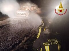 Incendio di un'auto a Serra de' Conti