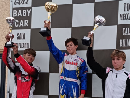 Alessio Fienaroli (al centro)