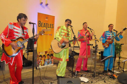 IIS Corinaldesi Padovano e BeatleSenigallia hanno presentato BEAT GENERATION - La Moda anni '60 - Mostra Corso Moda