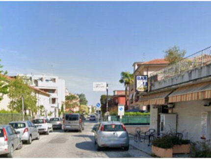 Via Mercantini nel tratto tra via Trento e viale A. Garibaldi