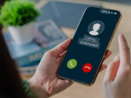 Chiamata su smartphone da numero sconosciuto, truffa telefonica