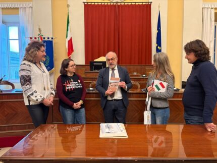 Massimo Bello riceve la scrittrice ucraina Oksana Stomina