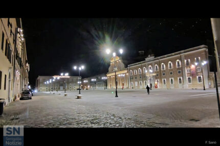 Piazza Garibaldi, in attesa delle luci natalizie - Foto Francesco Sanò