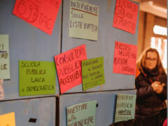 Flash mob in piazza Saffi "Fuori la guerra dalla storia"