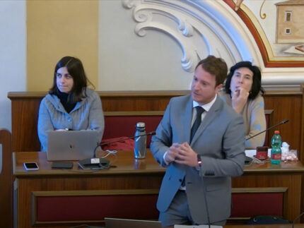 Dario Romano in Consiglio Comunale con Chantal Bomprezzi e Ludovica Giuliani