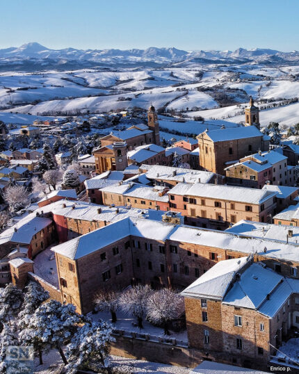 I tetti di Belvedere Ostrense - Foto Enrico Petrini