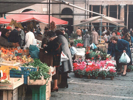 Il vecchio mercato ortofrutticolo al Foro Annonario, 'Piazza delle Erbe'