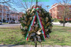 Corona d'alloro ai Giardini Martiri delle Foibe
