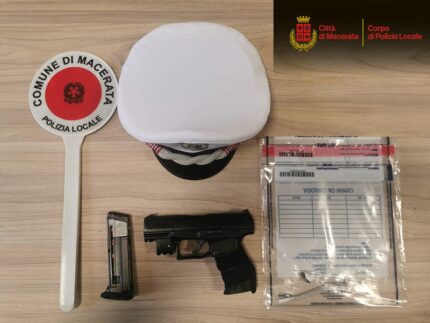 Pistola a gas sequestrata a Macerata