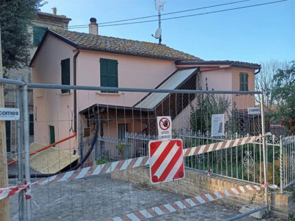 Crolli e smottamenti nel castello di Roncitelli