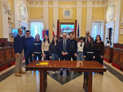 Delegazione Liceo Perticari in aula consiliare