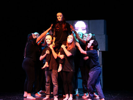 Due, spettacolo contro il bullismo al Nuovo Melograno