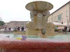 Volti di donne, pensatrici, scrittrici e filosofe, femministe e transfemministe, disseminate per Senigallia con le loro citazioni