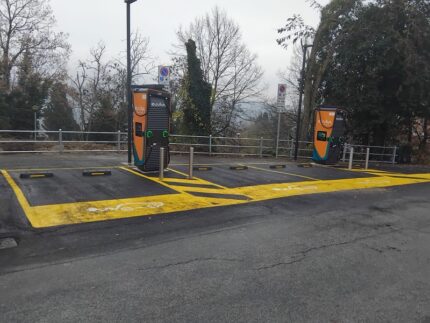 Colonnine di ricarica installate presso l'ospedale di Urbino