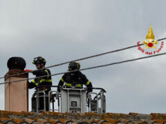 Vigili del Fuoco - Messa in sicurezza comignolo a Roncitelli