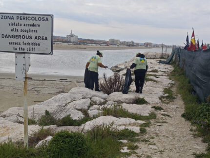 Raccolta rifiuti al porto di Senigallia