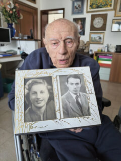 Sandro Iacussi mostra le foto di Edda Baioni e sua