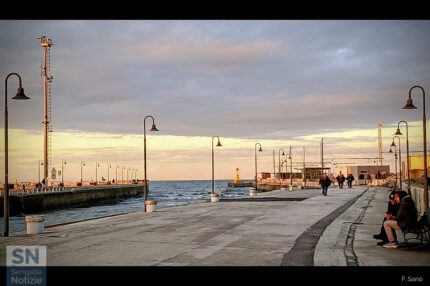 Passeggio al molo - Foto Francesco Sanò