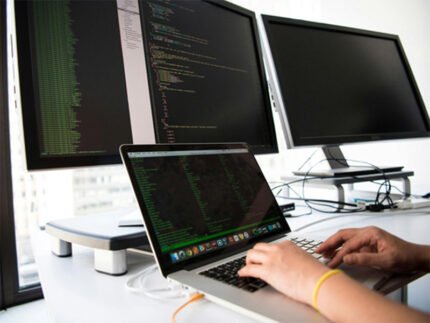 Informatica, sicurezza informatica, computer, schermi