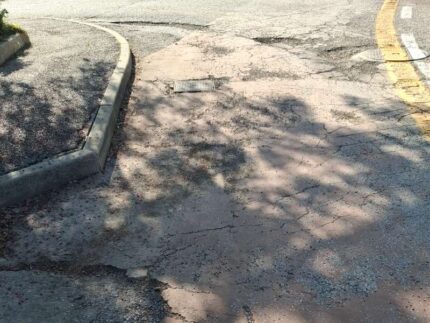 Crepe e buche nella pista ciclabile di Vivere Verde