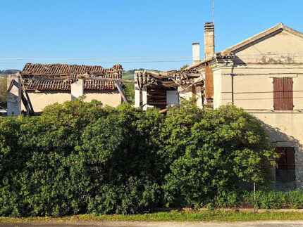 Vecchio edificio crollato a Cesano