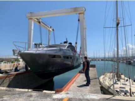 Porto di Senigallia, travel lift