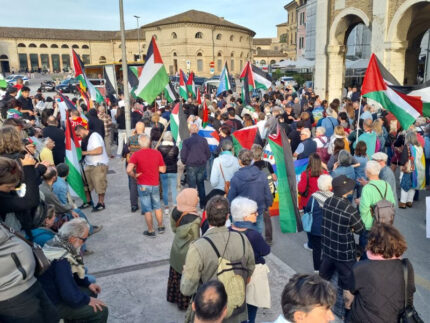 Corteo per sostenere la Global Sumud Flotilla