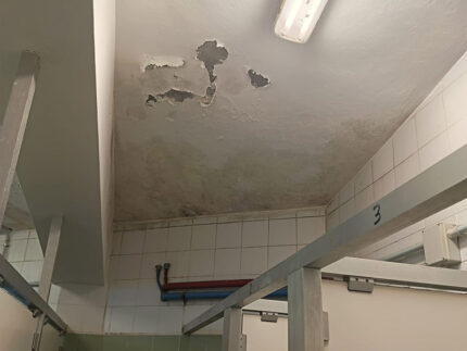 Condizioni spogliatoi Piscina del Molinello