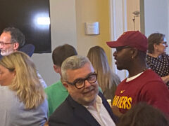 Massimo Olivetti in sala consiliare dopo la vittoria Massimo Olivetti in sala consiliare dopo la vittoria