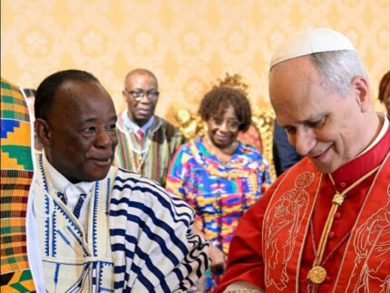 S.E. Benedict Assorow, ambasciatore del Ghana presso la Santa Sede, con Papa Leone XIV