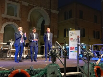 L'assessore Massimo Bello all'evento "Sapore di sale, sapore di mare"